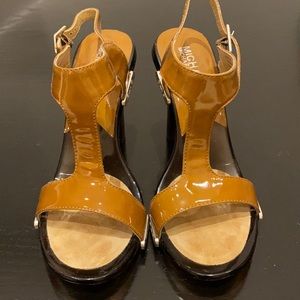 Michael Michael Kors 4” heels patent tan color size 6.5